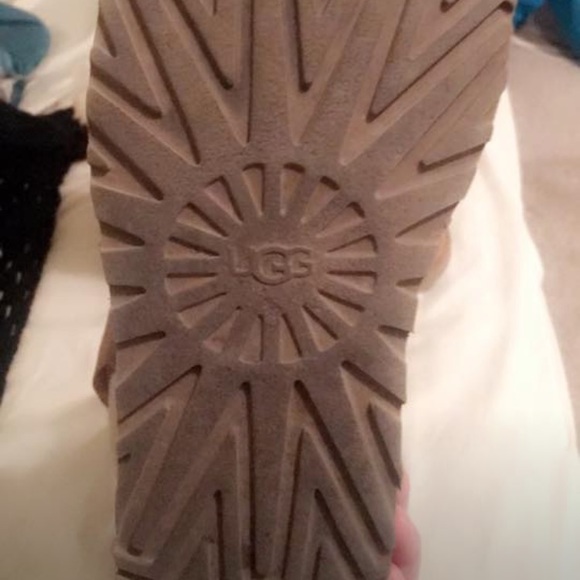 UGGS - Picture 2 of 3